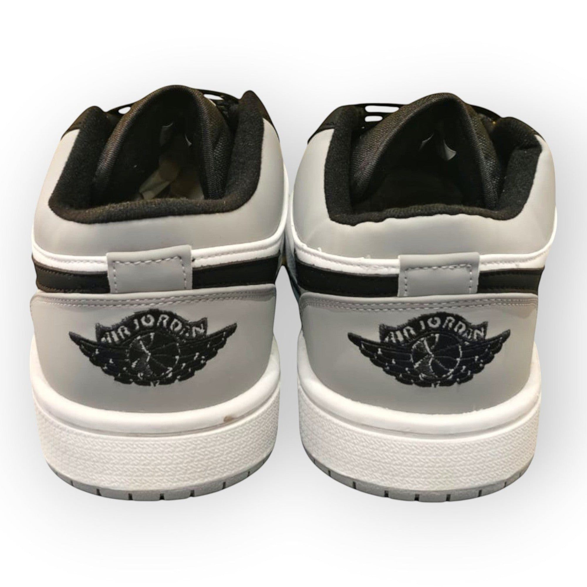 Nike Jordan  Retro 1 Low Ngo/Bco/Plata