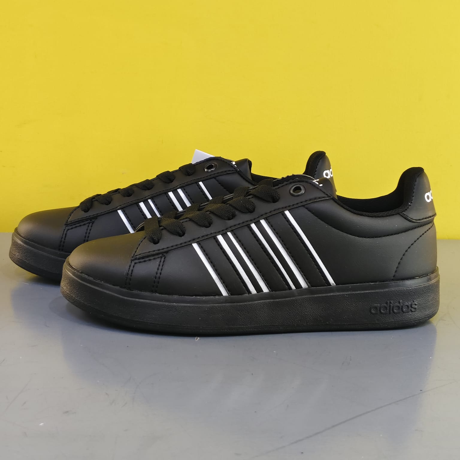 ADIDAS ADIS NEGRO BLANCO