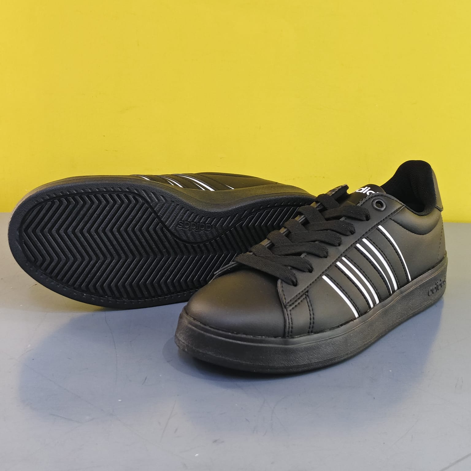 ADIDAS ADIS NEGRO BLANCO