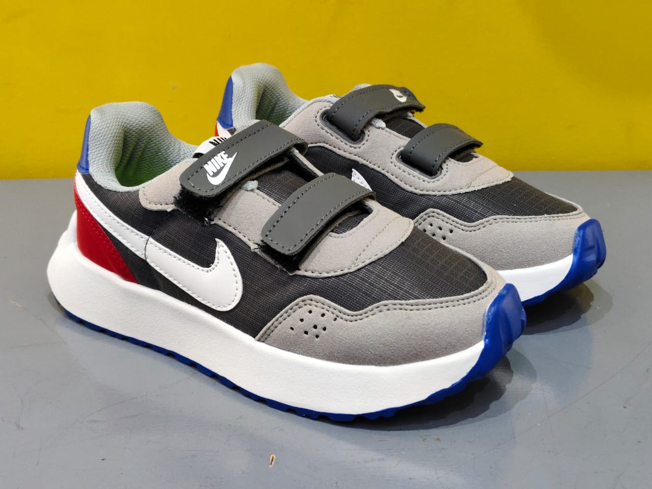 Nike Vali Oxf/Gris/Rjo/Rey