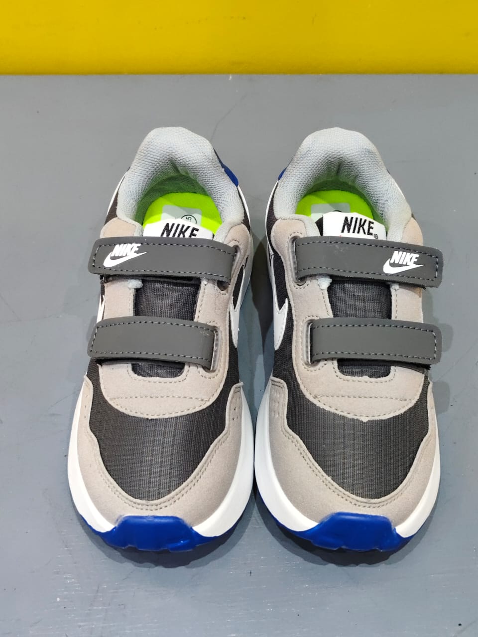 Nike Vali Oxf/Gris/Rjo/Rey
