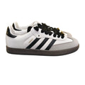 Zapatillas Adidas Samba OG de cuero blanco y ante gris con detalles dorados y suela de goma marrón de Planet Shoes Sneakers.
